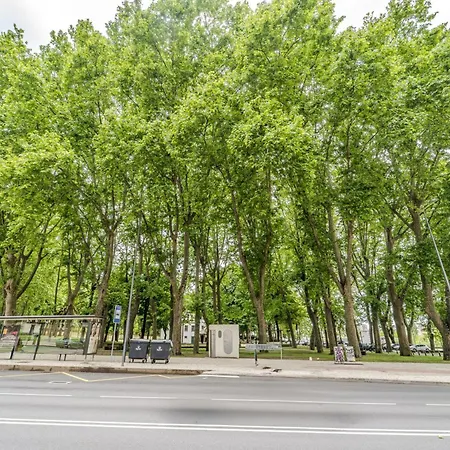 Lz By House And People