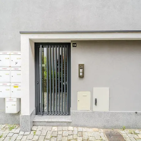 Lz By House And People